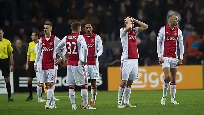 T1还是打不过GEN，Faker赛后喝水，手又开始发抖了