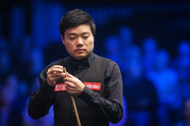 扎金花里的“垃圾牌”奇迹：如何用单张 A 在没人敢跟的情况下偷鸡？（垃圾牌也能翻盘：扎金花中如何用一张A在无人跟注时偷鸡）