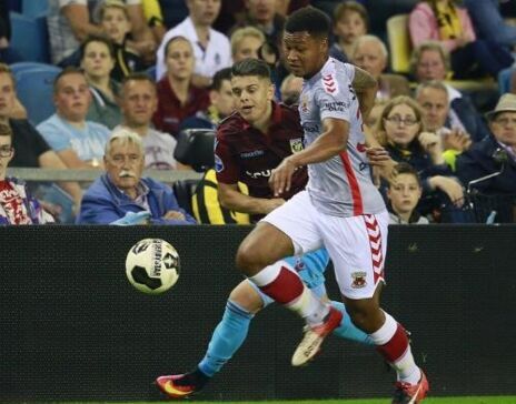 快速反击直接打穿整条防线